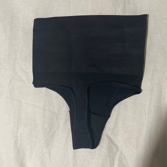 Skims core control thong - Picture 2 of 3